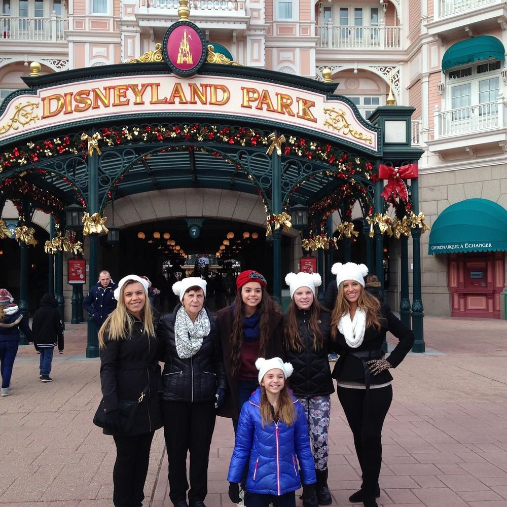 Meet your Posher, Desi